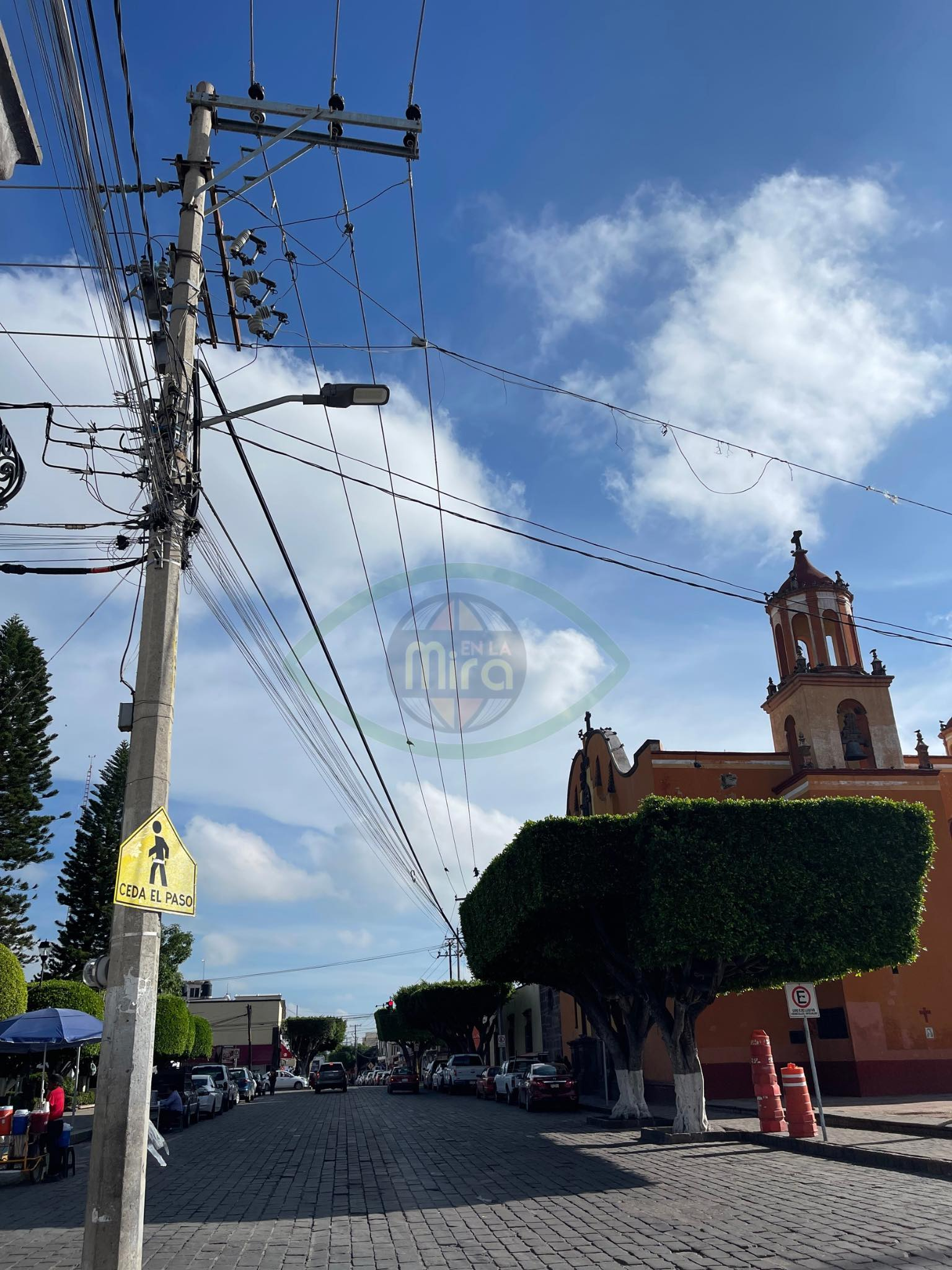 Anuncian retiro de cableado dañado y en desuso en San Juan del Río