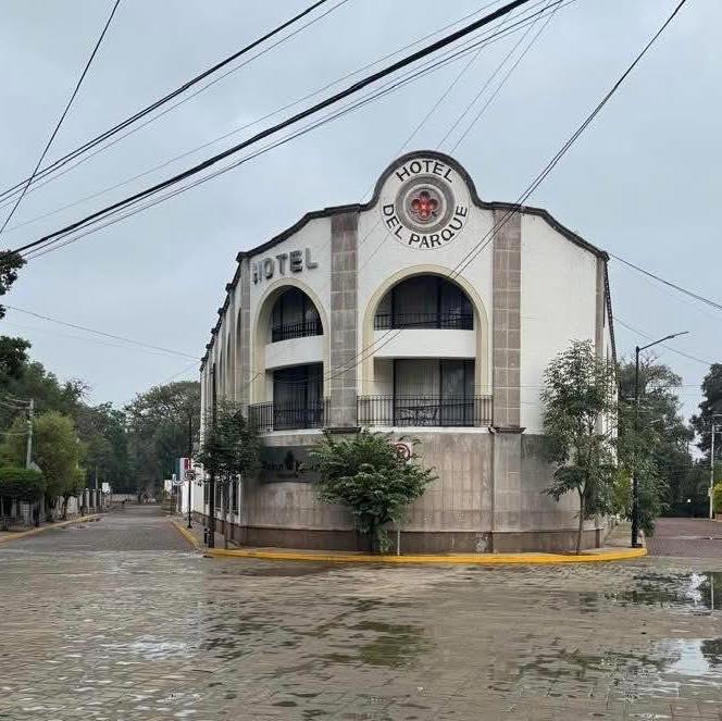 Desalojan a 260 personas en Tequisquiapan por desbordamiento de presa Centenario
