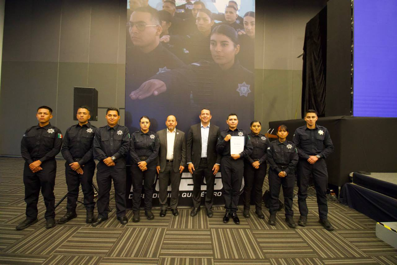Roberto Cabrera asiste a graduación de 193 nuevos policías para Querétaro y sus municipios