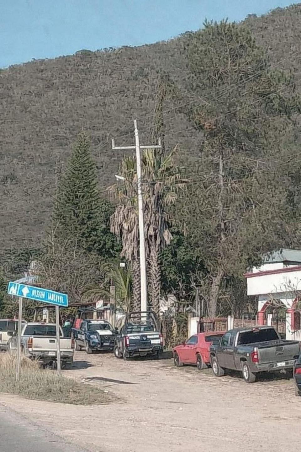Conductor atropella a policía municipal en Landa de Matamoros