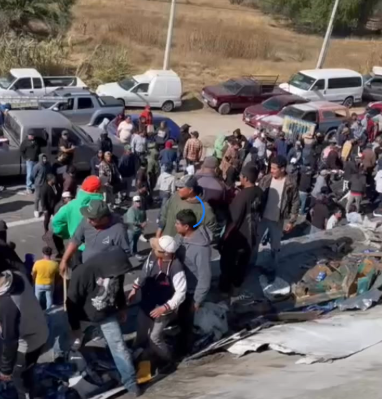 Rapiña de productos de limpieza tras volcadura en Buenavista