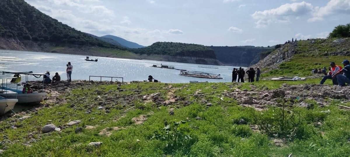 Tragedia en la Presa Zimapán: una persona murió y cuatro permanecen desaparecidas tras volcadura de embarcación