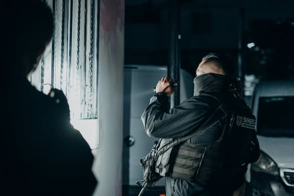 Sinergia ejecuta 4 cateos simultáneos; 4 personas detenidas y 2 inmuebles asegurados en Querétaro